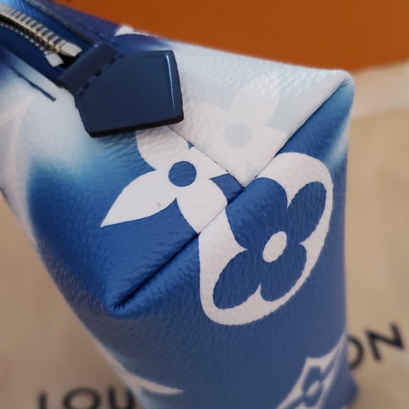 Louis Vuitton Escale Blue Cosmetic Toiletry Pouch Giant Flower Monogram Pochette - Picture 15 of 17